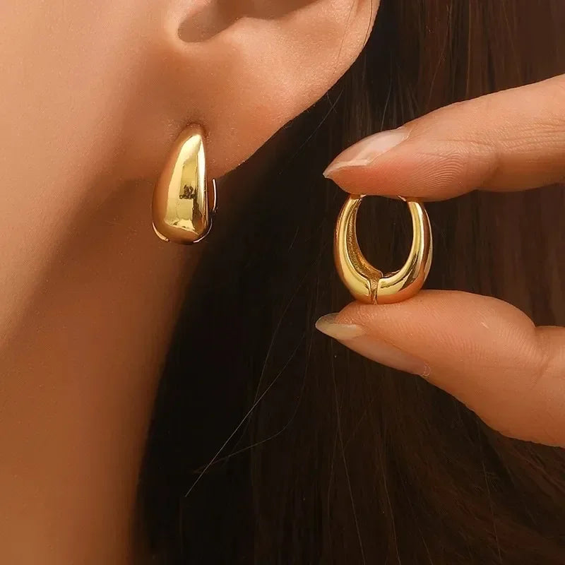 Boucles d’Oreilles Nœud en Acier – Élégance Moderne & Originalité