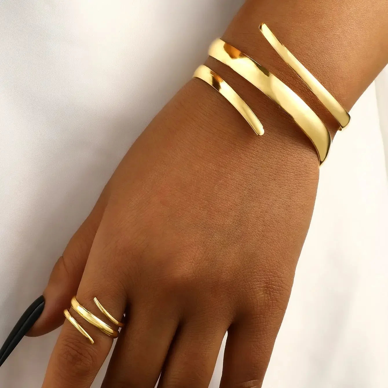 Bracelet Jonc Épuré en Acier Inoxydable – Élégance Discrète & Intemporelle