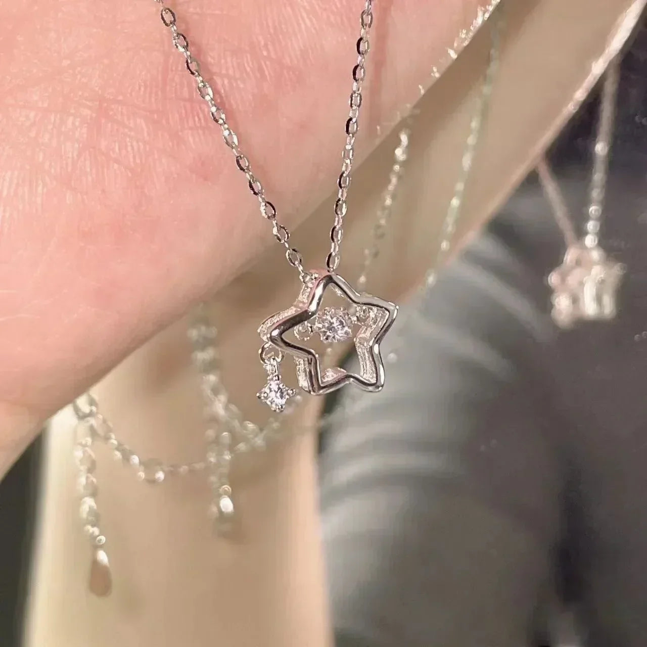 Collier Fleur 3D en Métal Doré – Féminité & Élégance