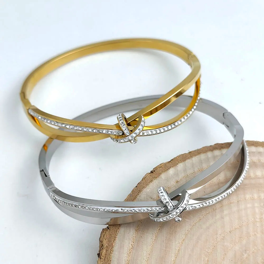 Bracelet élégant en zircon – Acier inoxydable doré ou argenté, design croisé brillant