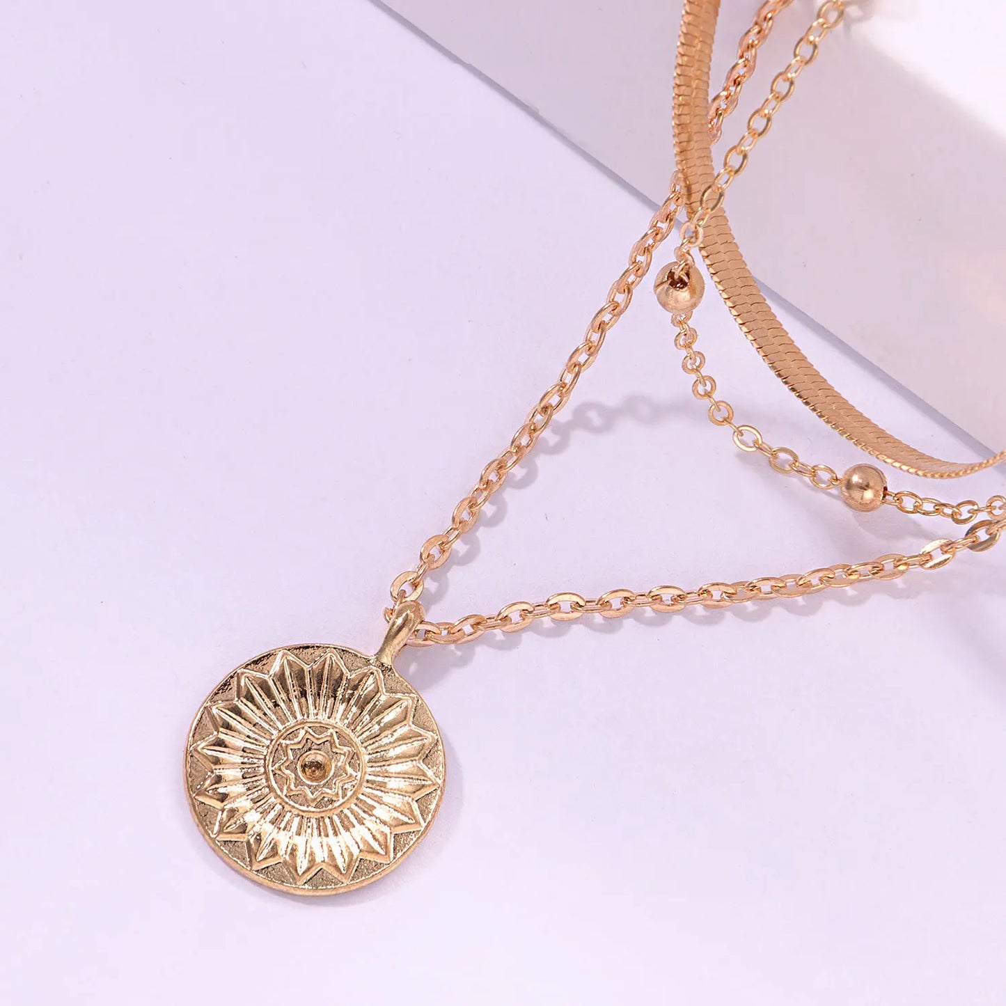 Collier Bohème Multi-Couches avec Pièces et Perles
