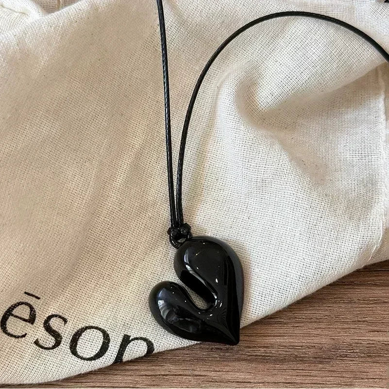 Collier Fleur 3D en Métal Doré – Féminité & Élégance