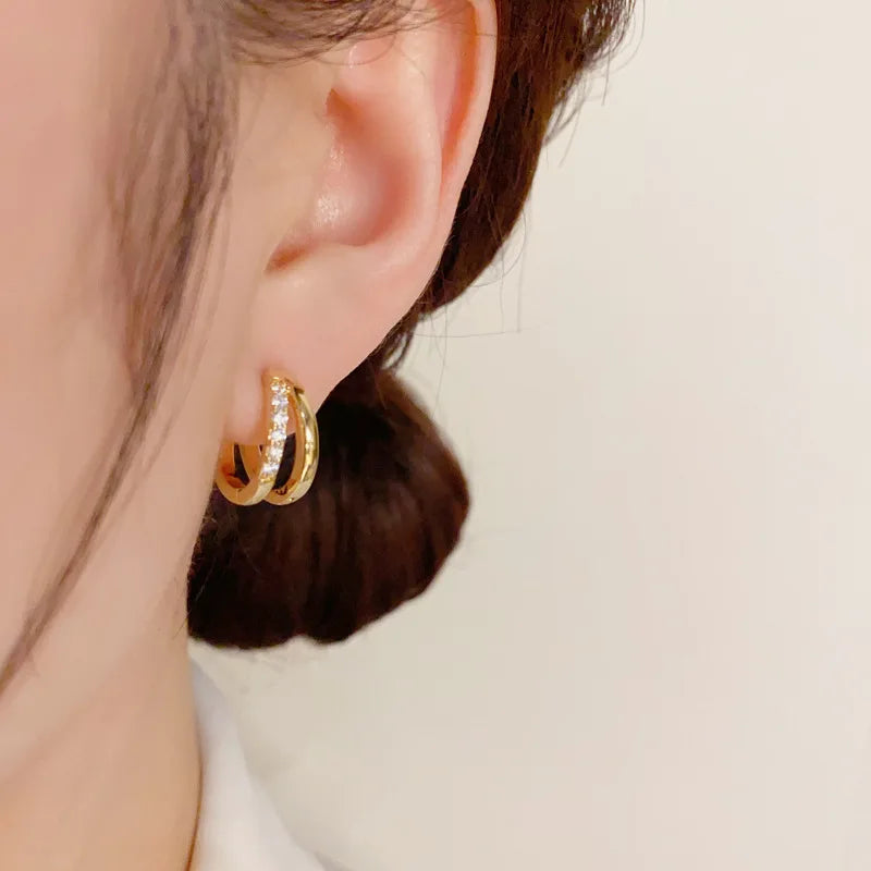 Boucles d’Oreilles Nœud en Acier – Élégance Moderne & Originalité