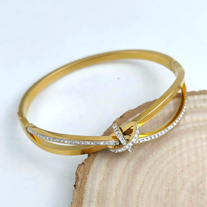 Bracelet élégant en zircon – Acier inoxydable doré ou argenté, design croisé brillant