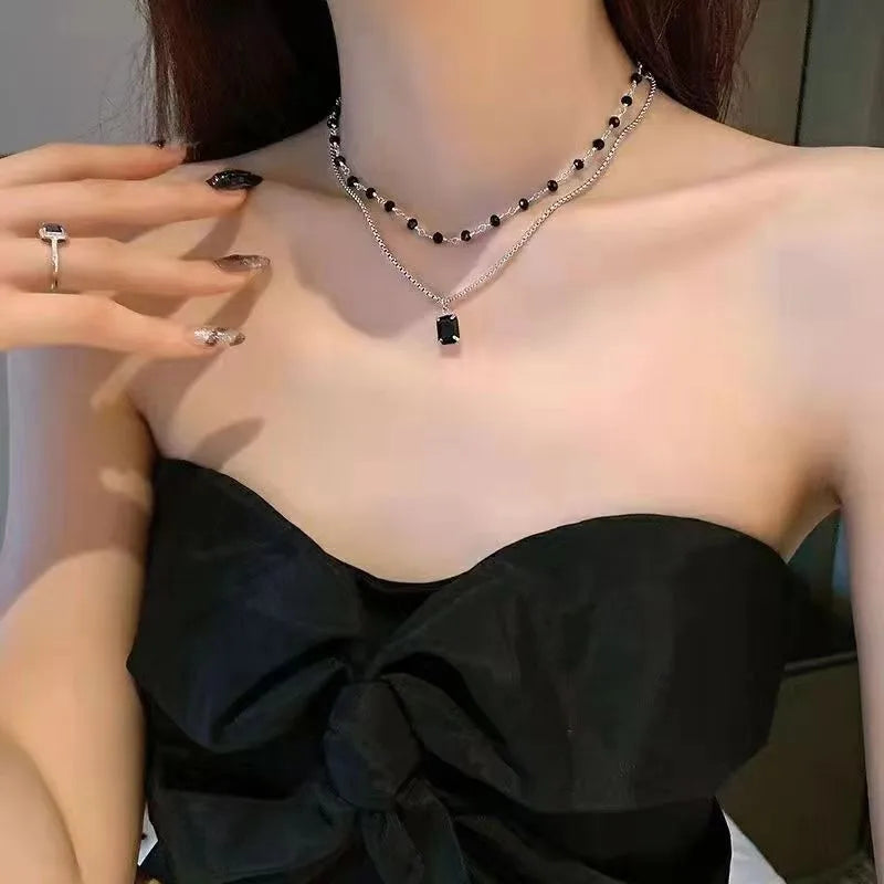 Collier Bohème Multi-Couches avec Pièces et Perles
