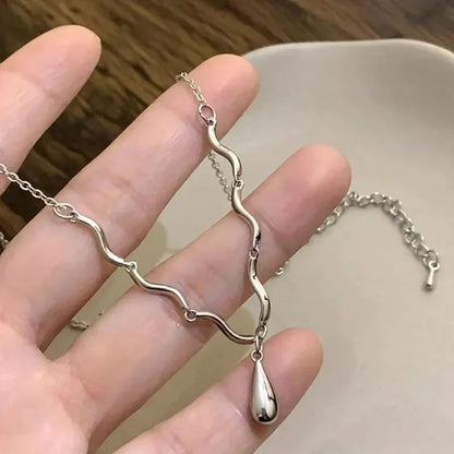 Collier Fleur 3D en Métal Doré – Féminité & Élégance