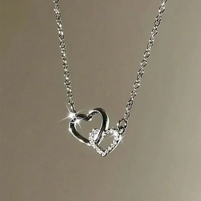 Collier Fleur 3D en Métal Doré – Féminité & Élégance