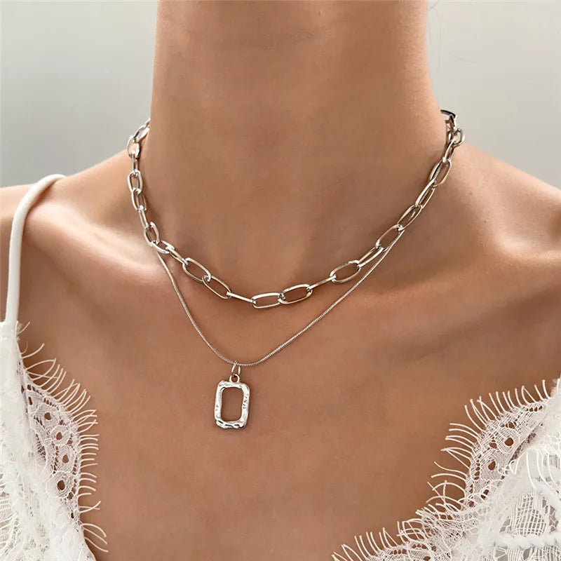 Collier Bohème Multi-Couches avec Pièces et Perles