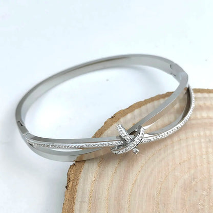 Bracelet élégant en zircon – Acier inoxydable doré ou argenté, design croisé brillant
