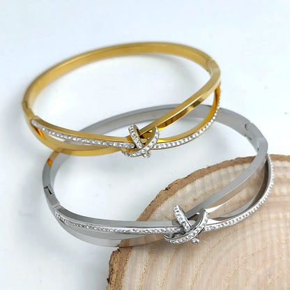 Bracelet élégant en zircon – Acier inoxydable doré ou argenté, design croisé brillant